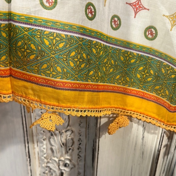 Elegant Multicolor Scarf with Embroidered Fringe - Picture 5 of 5